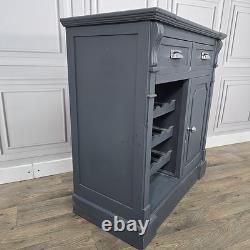 Buffet en bois peint gris style campagne avec tiroirs et placard pour vin