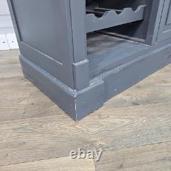 Buffet en bois peint gris style campagne avec tiroirs et placard pour vin