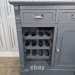 Buffet en bois peint gris style campagne avec tiroirs et placard pour vin