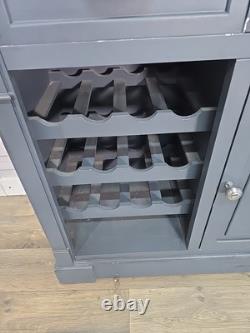 Buffet en bois peint gris style campagne avec tiroirs et placard pour vin