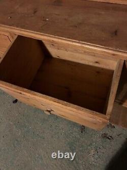 Buffet gallois en pin vintage