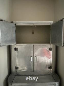Buffet garde-manger vintage en aluminium des années 1950