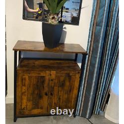 Buffet industriel étroit avec portes, petit meuble rustique de rangement