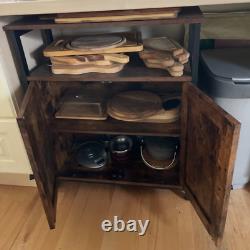 Buffet industriel étroit avec portes, petit meuble rustique de rangement