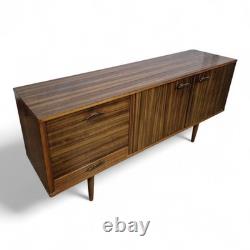 Buffet long en teck vintage des années 50 Buffet long en teck vintage des années 50