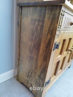 Buffet vaisselier vintage en chêne massif à deux portes en bois de cuisine