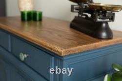 Buffet vintage bleu peint avec un dessus en bois naturel
