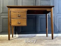 Bureau compact en teck vintage des années 1950 par James Leonard pour Esavian avec clé