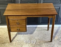 Bureau compact en teck vintage des années 1950 par James Leonard pour Esavian avec clé