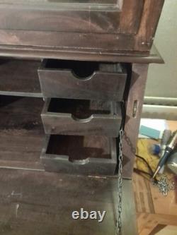Bureau en bois et verre de style vintage en très bon état