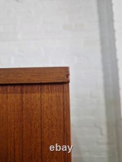 Cabinet d'angle d'exposition en teck danois vintage rétro du milieu du siècle