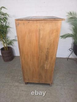 Cabinet de présentation de boissons en bois dur indien vintage avec finition laquée coloniale