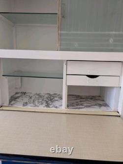 Cabinet de rangement de cuisine rétro du milieu du siècle, meuble debout.