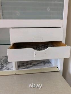 Cabinet de rangement de cuisine rétro du milieu du siècle, meuble debout.