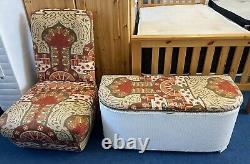 Chaise d'allaitement Vintage Retro basse pour chambre avec motif floral + ensemble assorti d'ottoman pour chambre.
