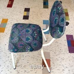 Chaise de salle à manger vintage rétro des années 60 avec assise en tissu floral kitsch en barkcloth bleu