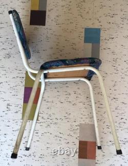 Chaise de salle à manger vintage rétro des années 60 avec assise en tissu floral kitsch en barkcloth bleu
