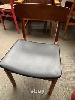 Chaises de cuisine et de salle à manger en bois de teck rétro vintage du milieu du siècle MCM x 4 siège noir