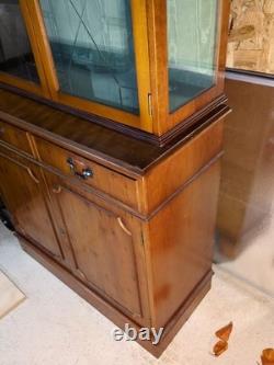 Cuisine vintage / meuble vitrine éclairé. Bois massif. À rénover.