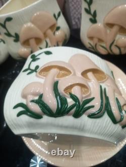 Ensemble de 13 pièces de théière Carousel en champignon crème géant d'Arnel