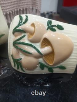 Ensemble de 13 pièces de théière Carousel en champignon crème géant d'Arnel