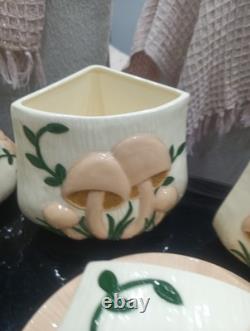 Ensemble de 13 pièces de théière Carousel en champignon crème géant d'Arnel