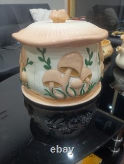 Ensemble de 13 pièces de théière Carousel en champignon crème géant d'Arnel
