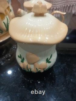 Ensemble de 13 pièces de théière Carousel en champignon crème géant d'Arnel