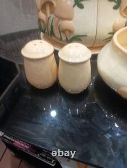 Ensemble de 13 pièces de théière Carousel en champignon crème géant d'Arnel
