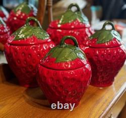 Ensemble de 4 bocaux à biscuits en céramique fraise avec couvercles en feuille 1969