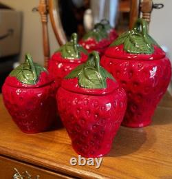 Ensemble de 4 bocaux à biscuits en céramique fraise avec couvercles en feuille 1969