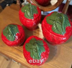 Ensemble de 4 bocaux à biscuits en céramique fraise avec couvercles en feuille 1969