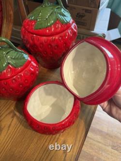 Ensemble de 4 bocaux à biscuits en céramique fraise avec couvercles en feuille 1969