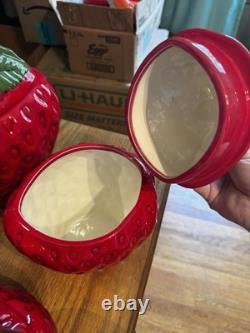 Ensemble de 4 bocaux à biscuits en céramique fraise avec couvercles en feuille 1969