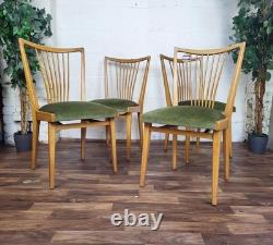 Ensemble de 4 chaises de salle à manger vintage scandinaves en hêtre et velours vert MCM