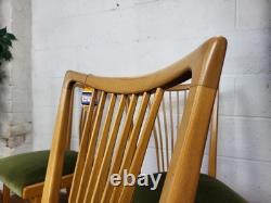 Ensemble de 4 chaises de salle à manger vintage scandinaves en hêtre et velours vert MCM