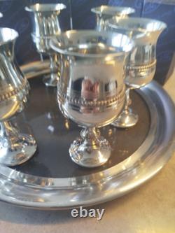 Ensemble de 6 gobelets en étain vintage Edwin Blyde et plateau en étain et verre de 13 pouces
