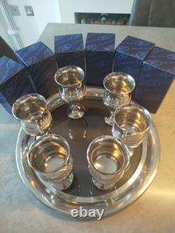 Ensemble de 6 gobelets en étain vintage Edwin Blyde et plateau en étain et verre de 13 pouces