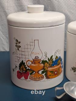 Ensemble de bocaux de cuisine peints Ransburg des années 70 avec boutons et cuillères blancs en métal étamé (G)