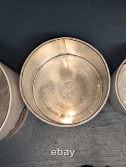 Ensemble de bocaux de cuisine peints Ransburg des années 70 avec boutons et cuillères blancs en métal étamé (G)