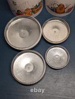 Ensemble de bocaux de cuisine peints Ransburg des années 70 avec boutons et cuillères blancs en métal étamé (G)