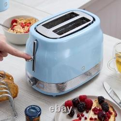 Ensemble de bouilloire à sifflet bleu Swan Retro Revive, grille-pain à 2 tranches et bocaux de cuisine.