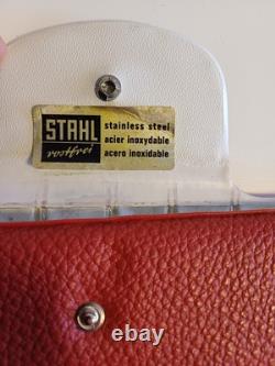 Ensemble de couverts en acier inoxydable rétro vintage des années 60, 24 pièces, dans son étui d'origine Ensemble de couverts en acier inoxydable rétro vintage des années 60, 24 pièces, dans son étui d'origine