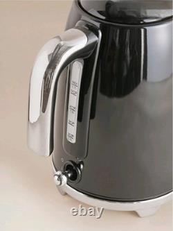 Ensemble de cuisine noir rétro élégant vintage : bouilloire, toaster, micro-ondes, friteuse à air.