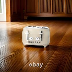 Ensemble de cuisine rétro élégant en crème : micro-ondes vintage, bouilloire rapide et grille-pain grand format.