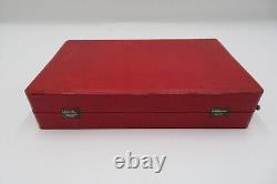 Ensemble de saké oriental vintage avec plateau, verres cobalt bleu dans des tasses en argent