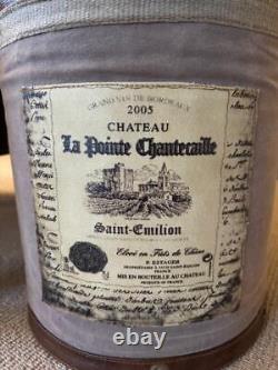 Étiquette de vin pour tabouret en cuir et toile présentant un style vintage / rétro