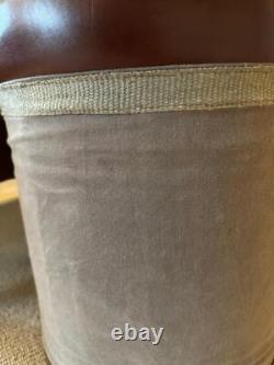 Étiquette de vin pour tabouret en cuir et toile présentant un style vintage / rétro