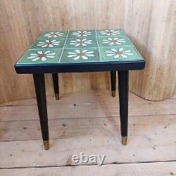 Fabuleuse table de mosaïque mexicaine Talavera vintage rétro moderne du milieu du siècle, faite à la main.