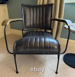 Fauteuil en cuir gris vintage rétro moderne de designer, accent d'appoint